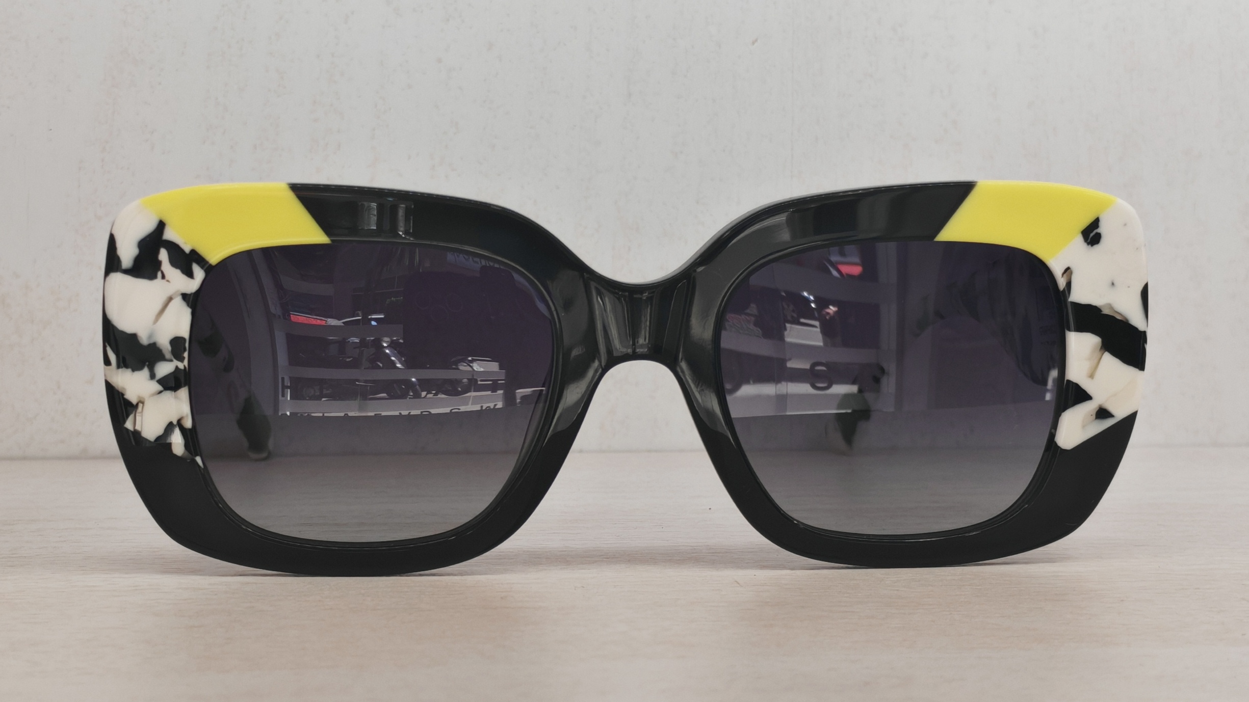 graphics lemon holiday alexi